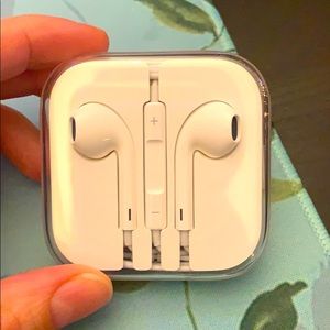 Brand New/Never used Apple EarPods